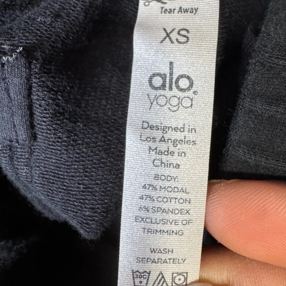 ALO Yoga stylish black
